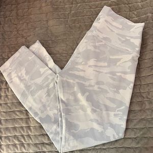 lululemon Wunder Under leggings size 8 ribbed incognito 25 inch